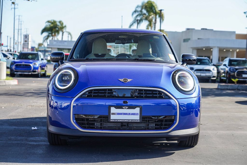 2025 Mini Cooper Hardtop 2 Door Iconic photo 2
