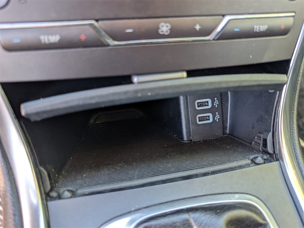 2016 Ford Edge Titanium photo 27