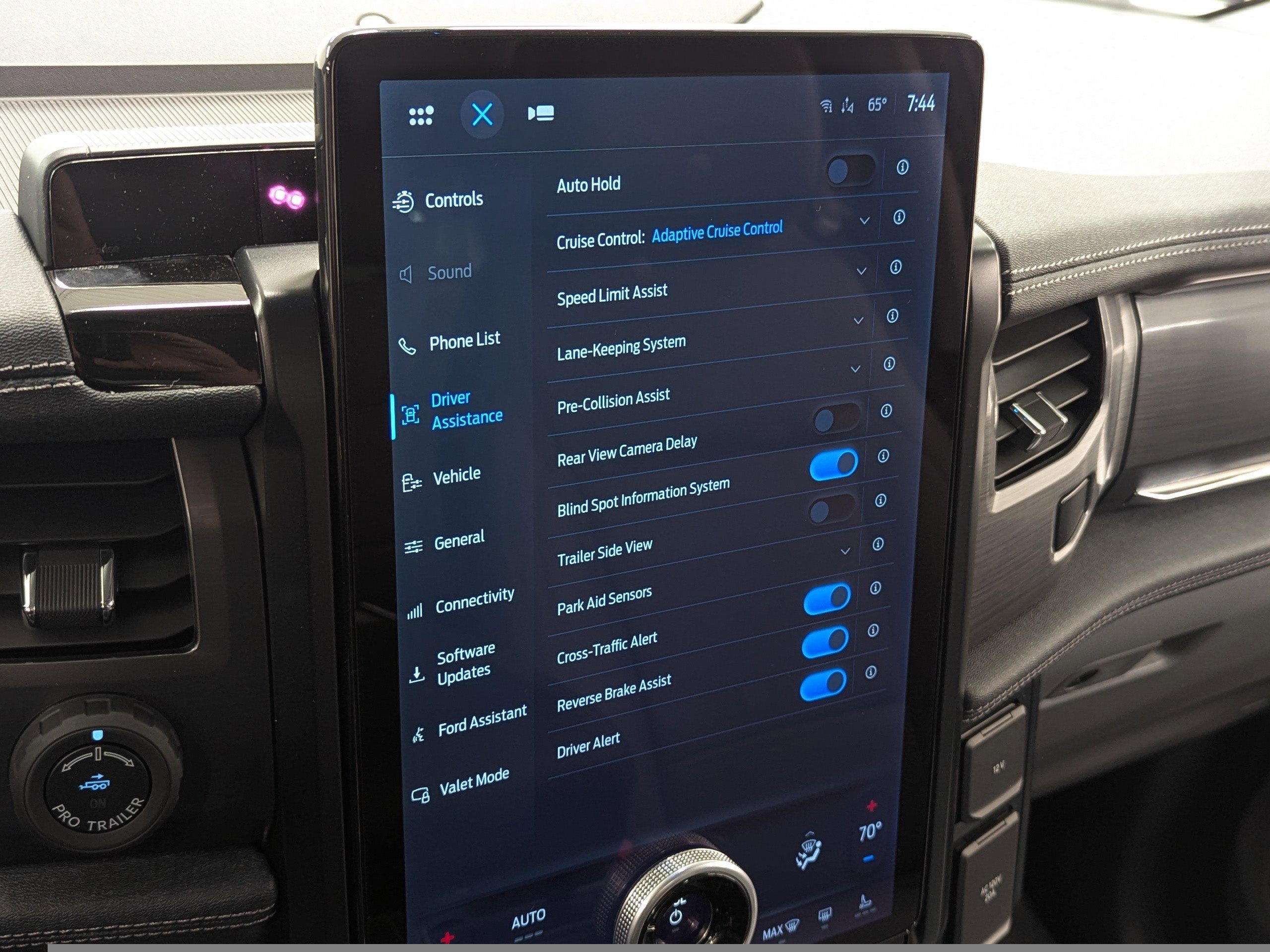 2025 Ford F-150 Lightning photo 23