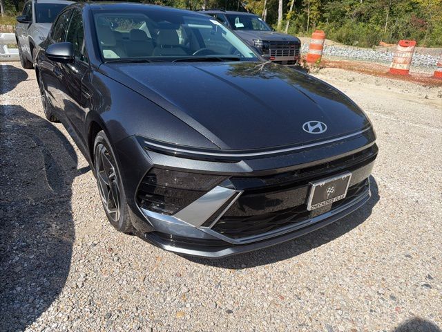 2024 Hyundai Sonata SEL photo 2