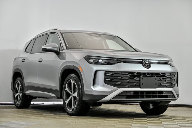 2025 Volkswagen Tiguan SE photo 2