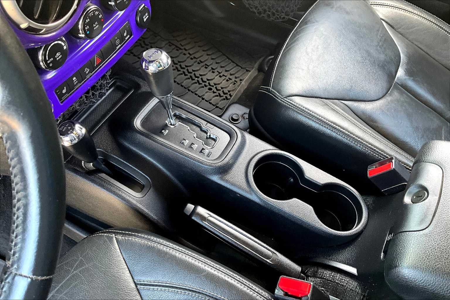 2015 Jeep Wrangler Unlimited Rubicon photo 15