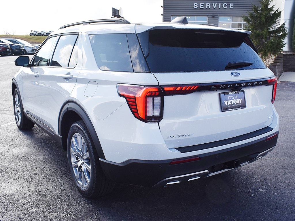 2026 Ford Explorer photo 2