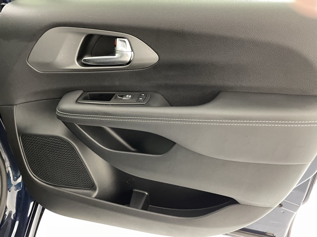 2025 Chrysler Pacifica photo 43
