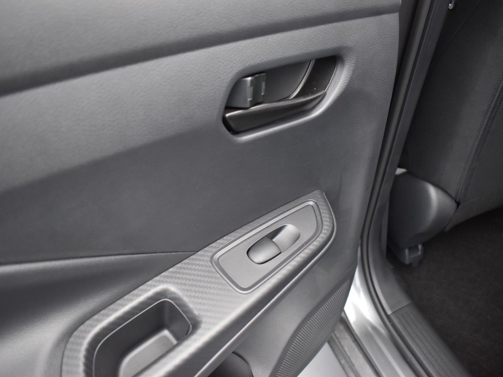 2025 Nissan Versa 1.6 S photo 15