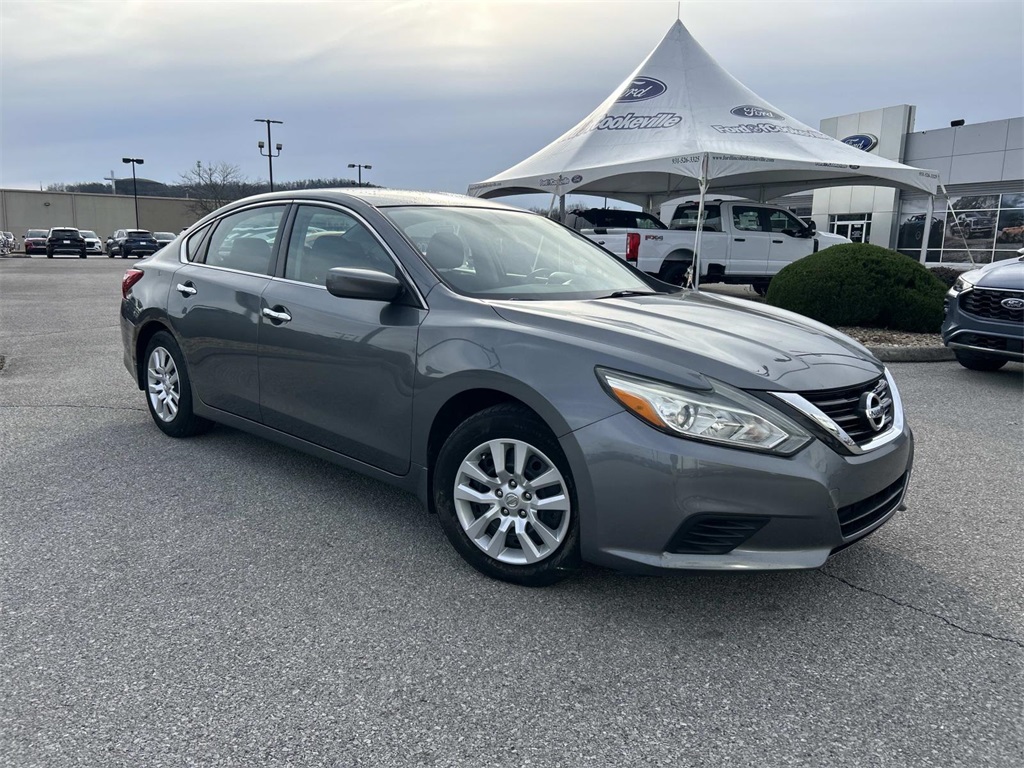 2017 Nissan Altima S's photo