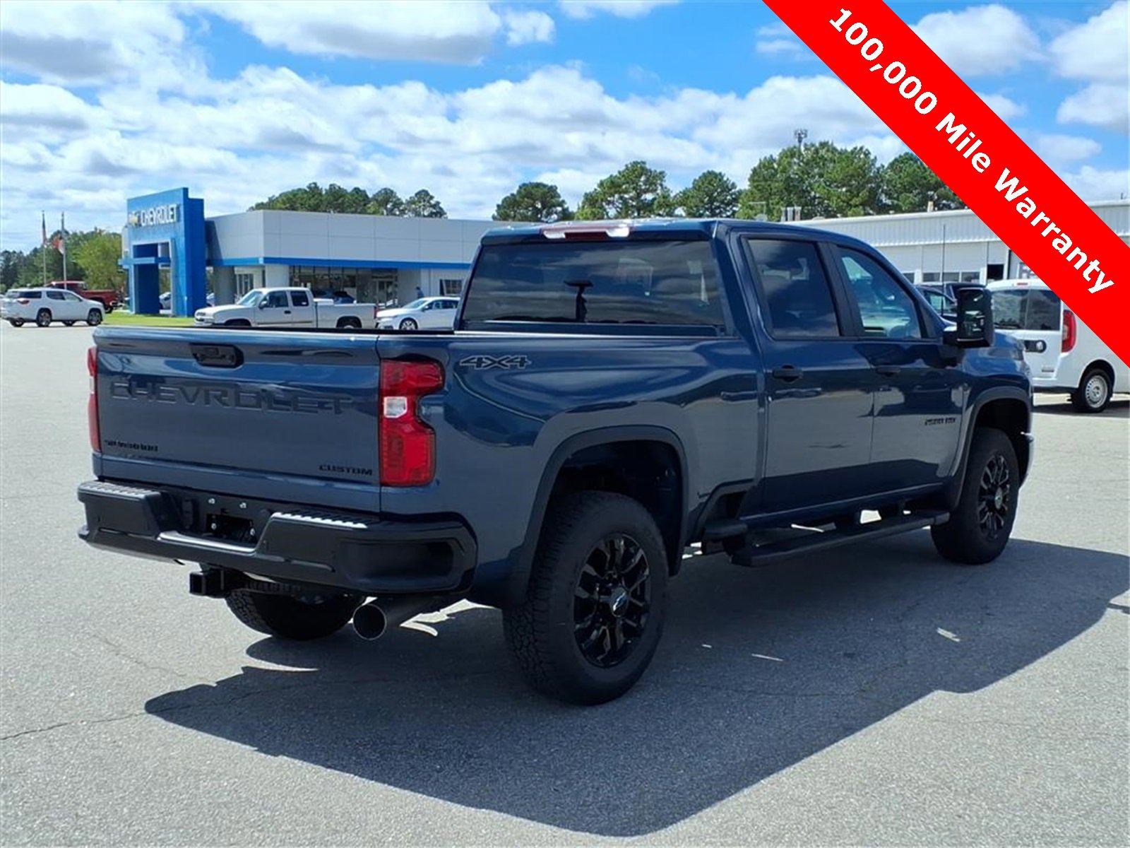 2025 Chevrolet Silverado 2500HD Custom photo 4