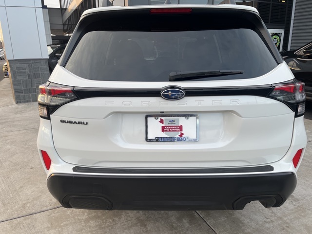 2025 Subaru Forester Premium photo 3