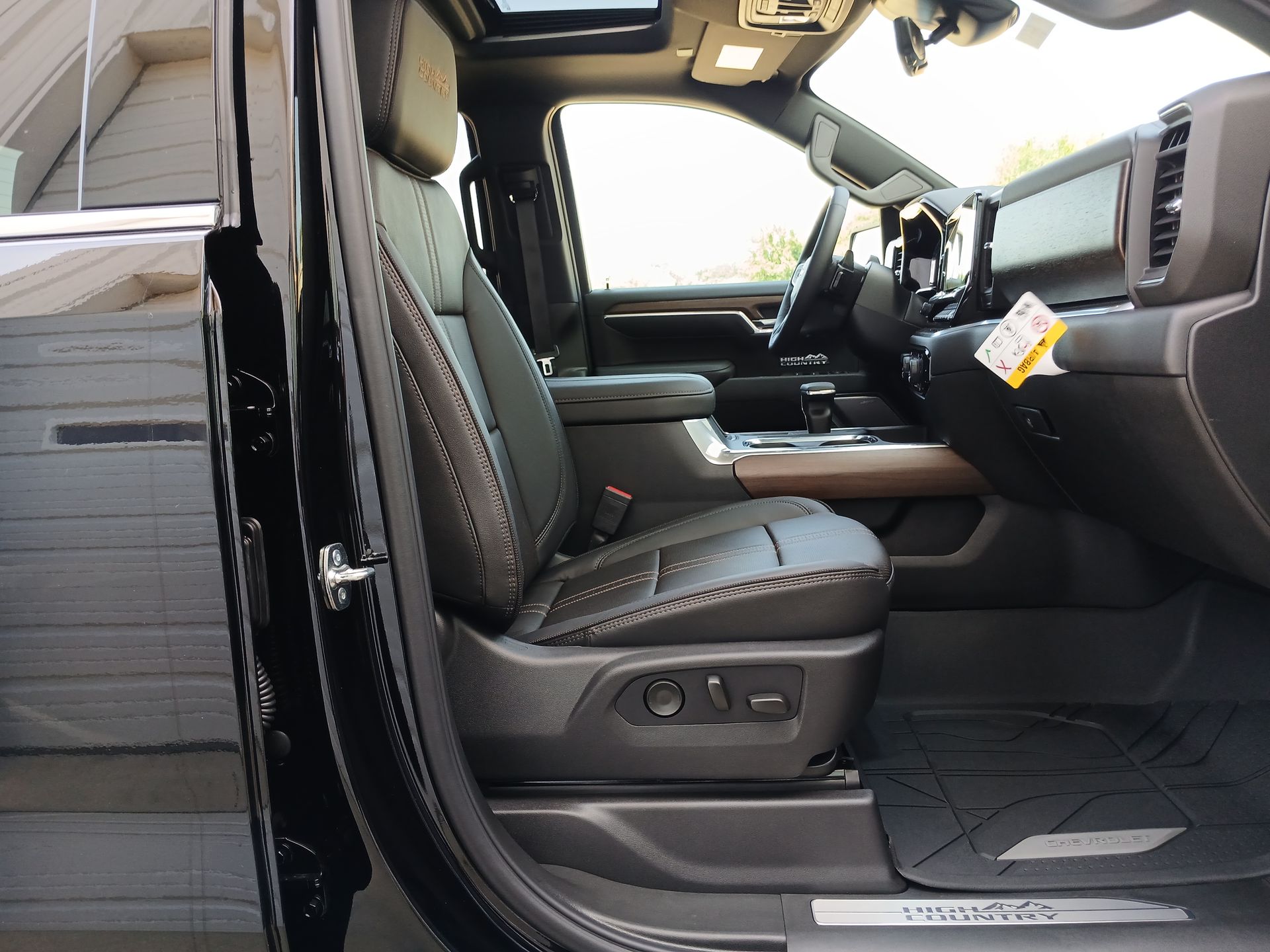 2025 Chevrolet Silverado High Country photo 27