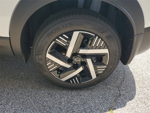 2025 Nissan Kicks SV photo 17