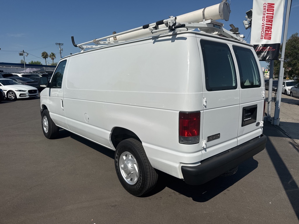 2010 Ford E-250 photo 3
