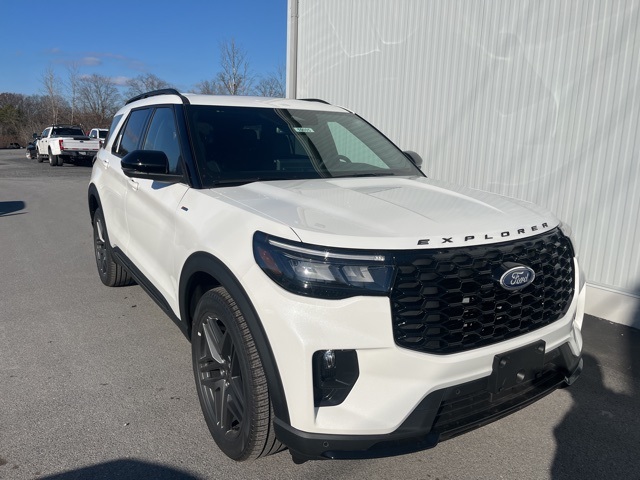 2025 Ford Explorer ST-LINE's photo