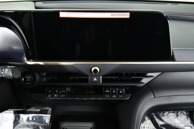 2025 Toyota Crown Signia Limited photo 3