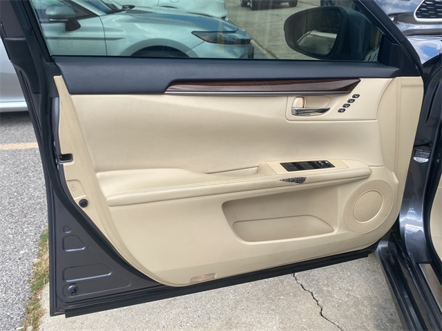 2013 Lexus ES 350 photo 19