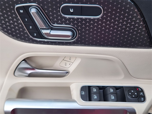 2026 Mercedes Benz GLB 250 4MATIC photo 9