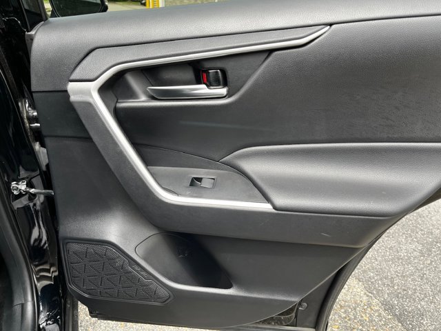 2021 Toyota RAV4 XLE photo 18