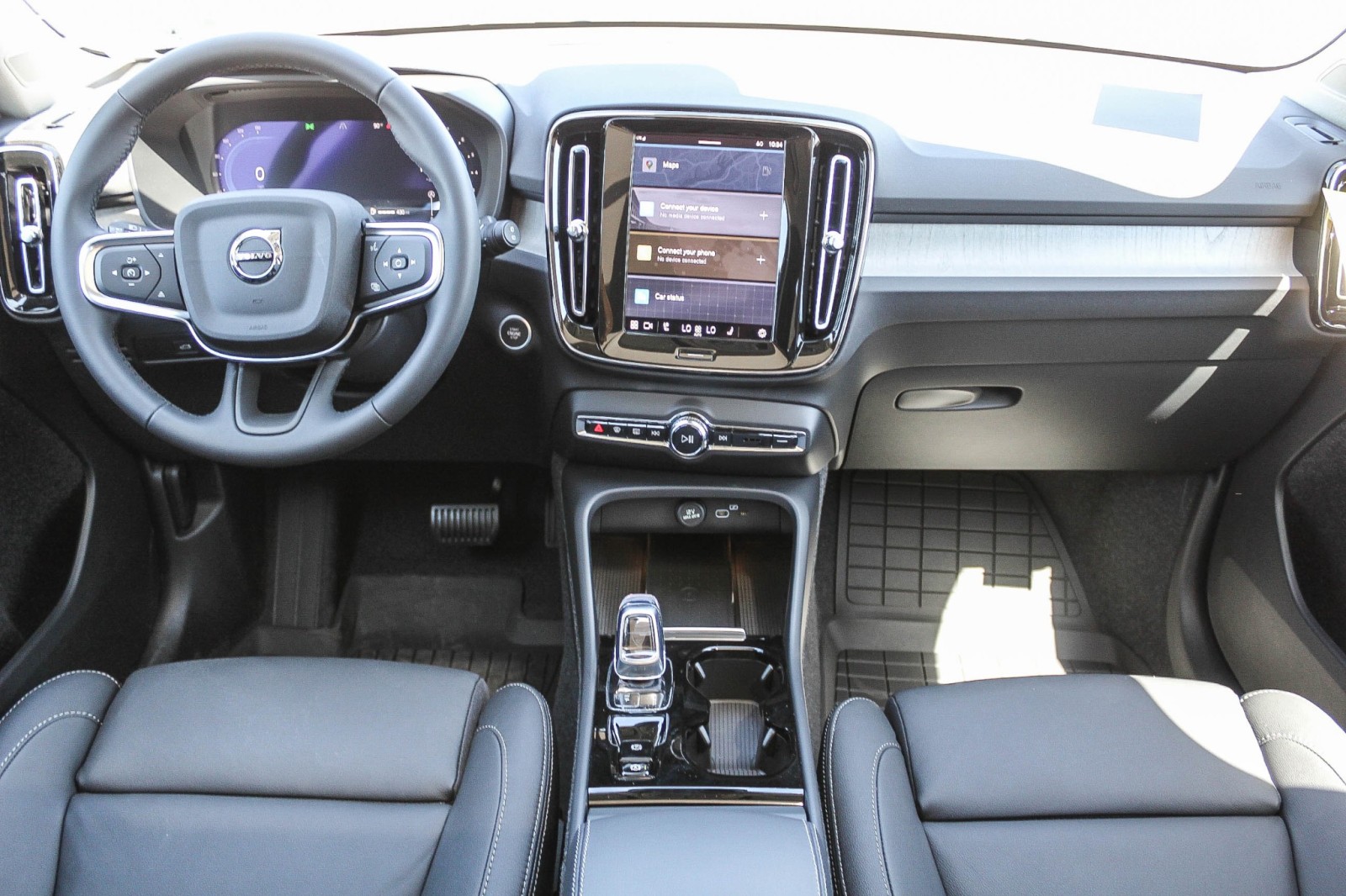 2024 Volvo XC40 Plus photo 11