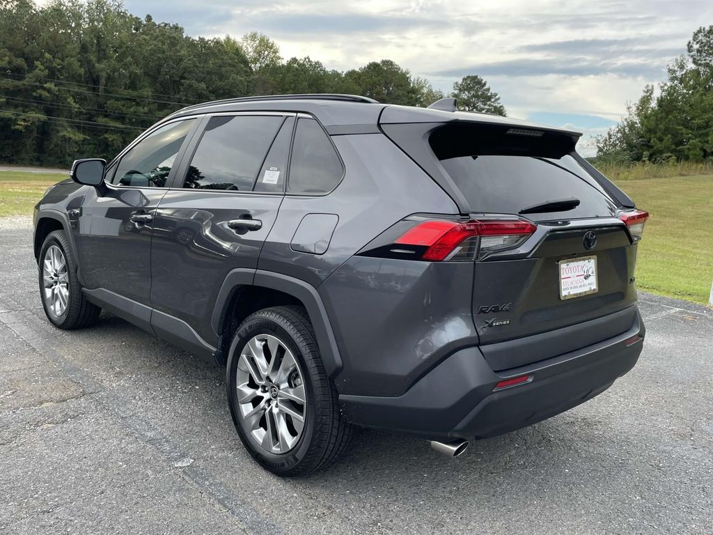 2023 Toyota RAV4 XLE photo 4