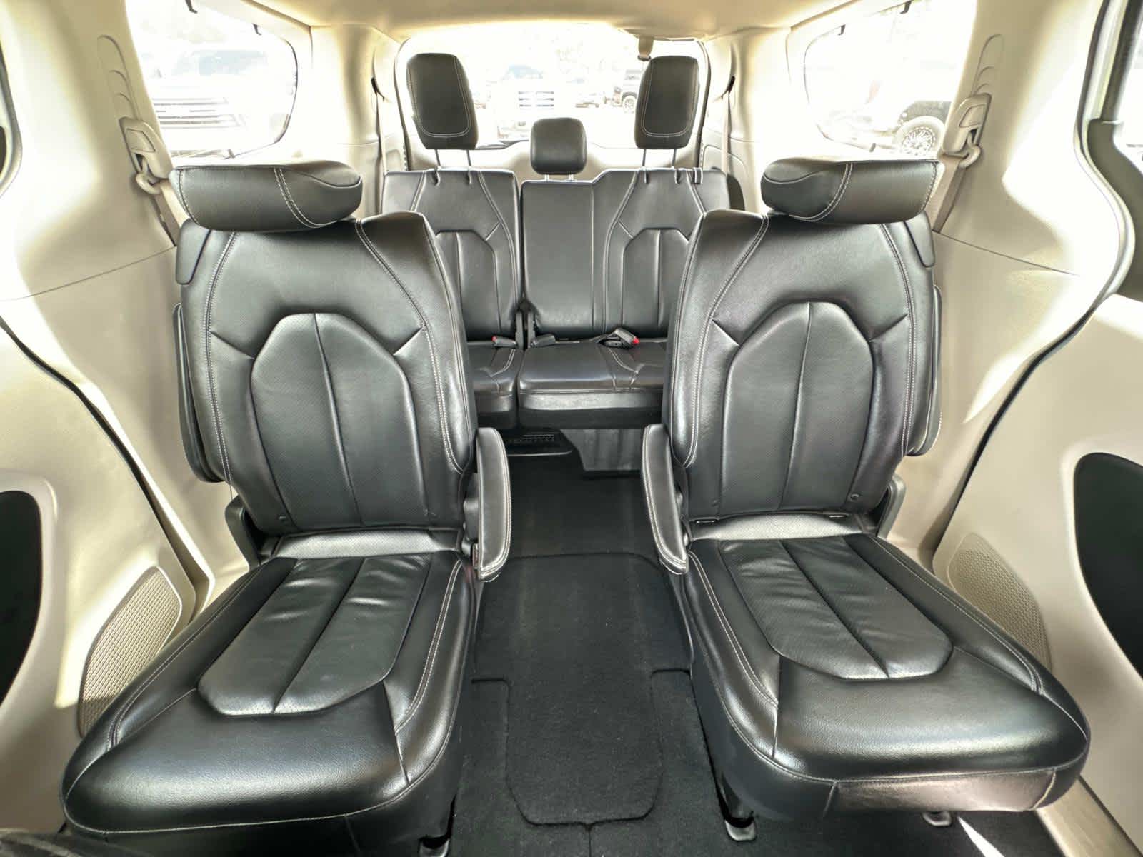 2022 Chrysler Pacifica Touring L photo 46