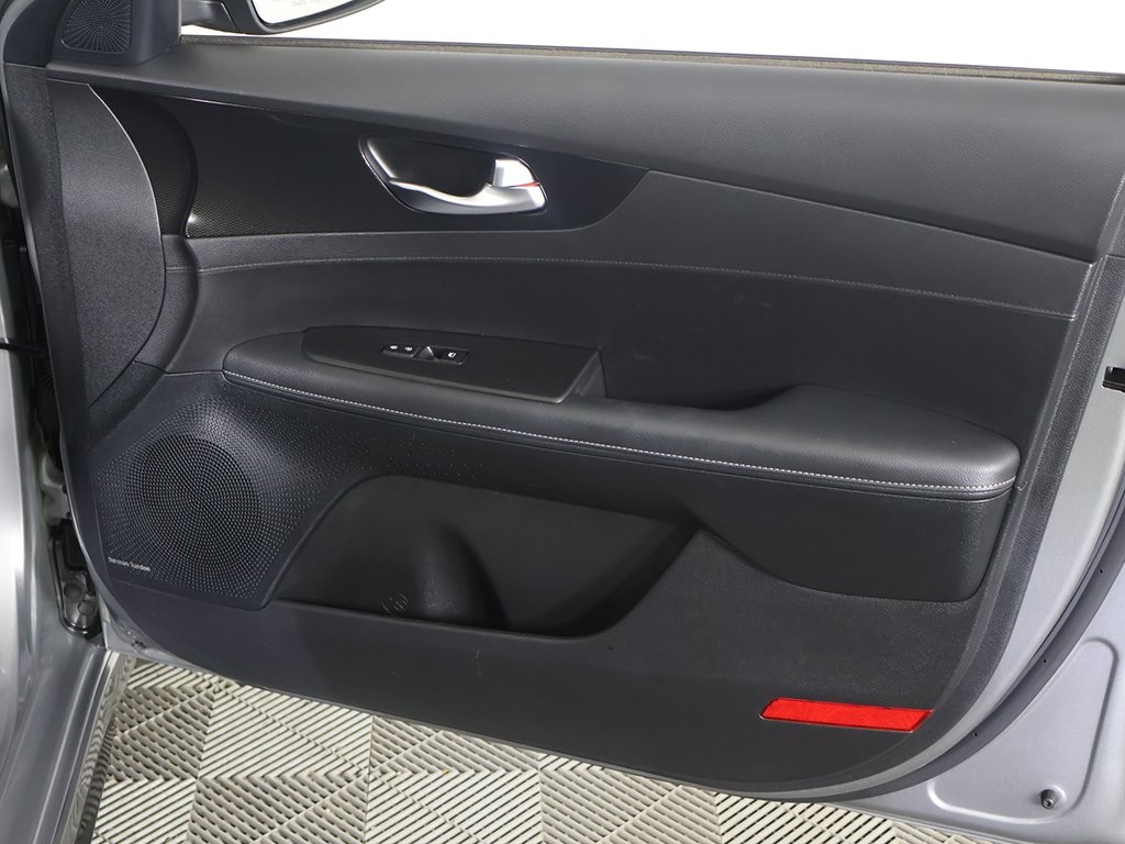 2023 Kia Forte GT-Line photo 23