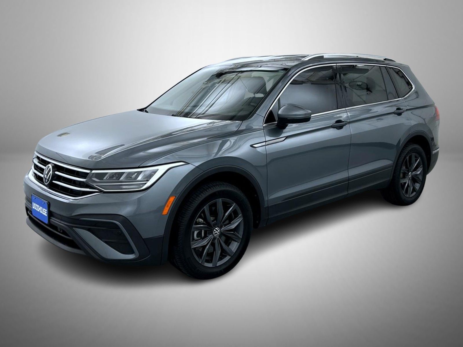 2023 Volkswagen Tiguan SE's photo