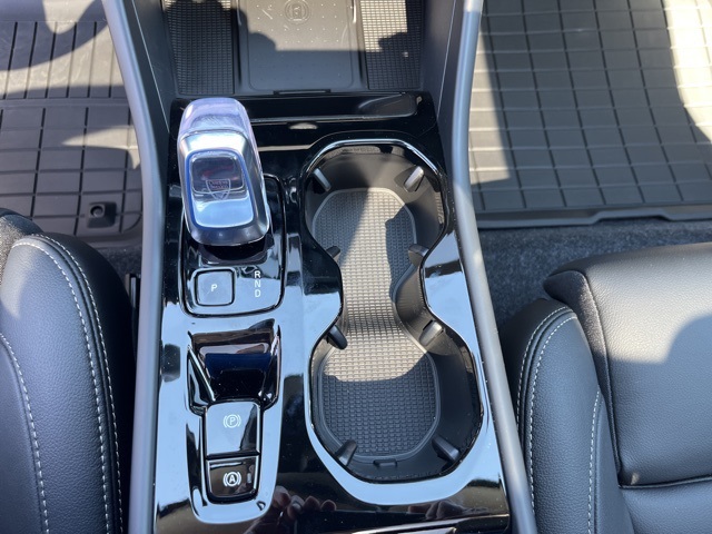 2026 Volvo XC40 Plus photo 17