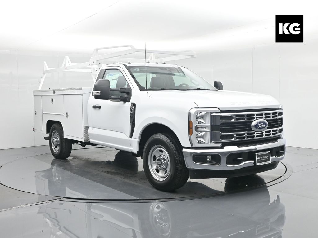 2025 Ford F-350 Super Duty Chassis Cab XL's photo