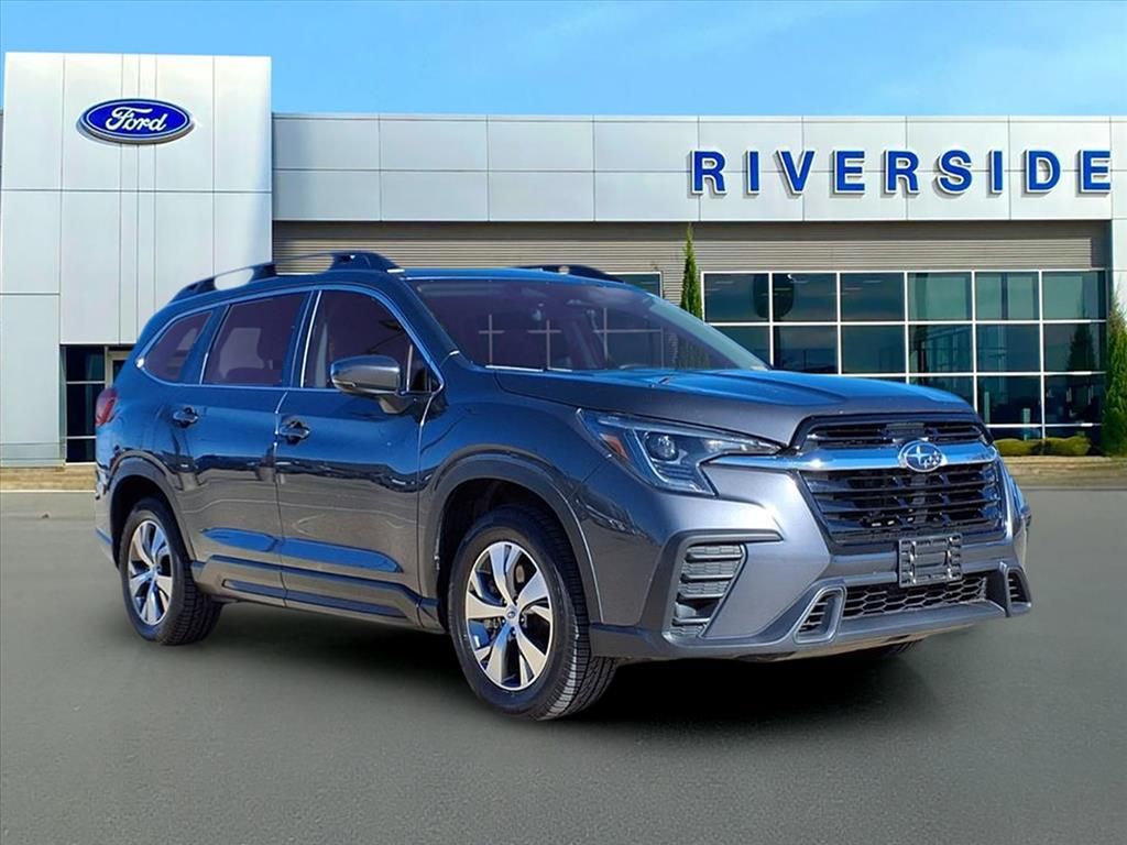 2024 Subaru Ascent Premium's photo