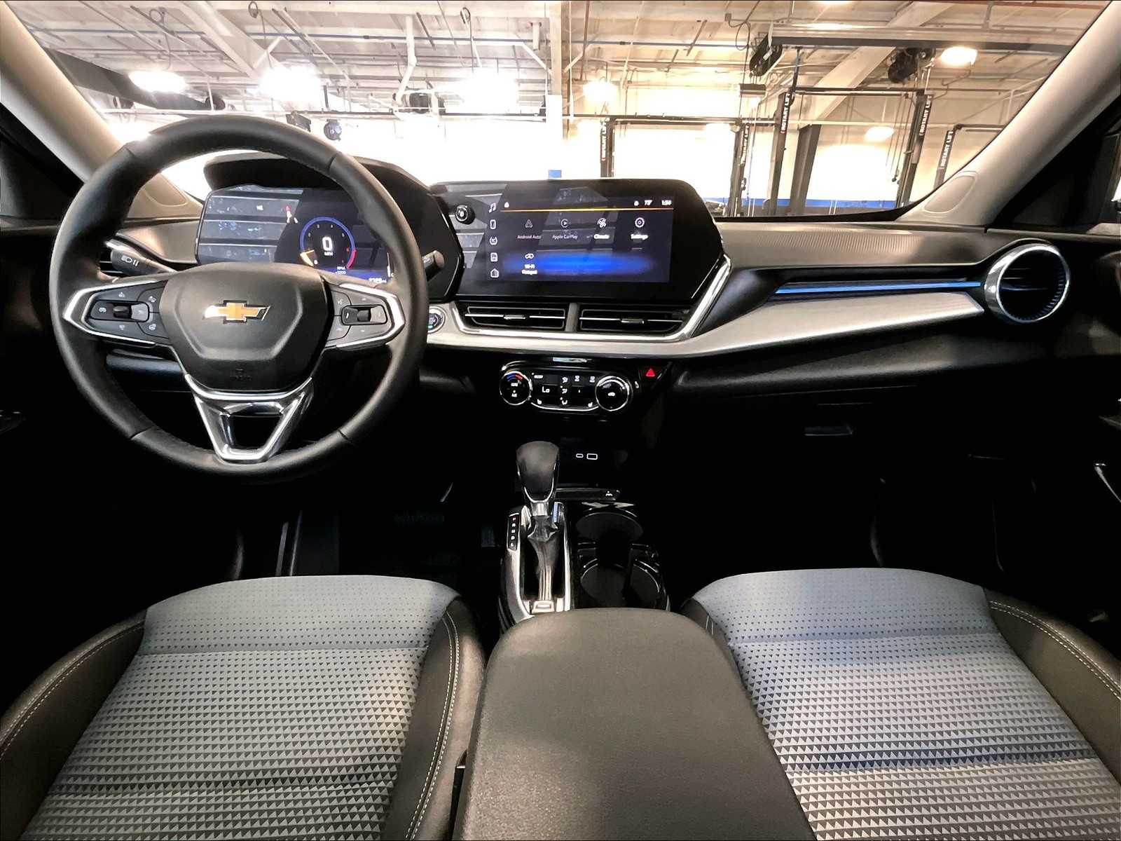 2025 Chevrolet Trax LT photo 22