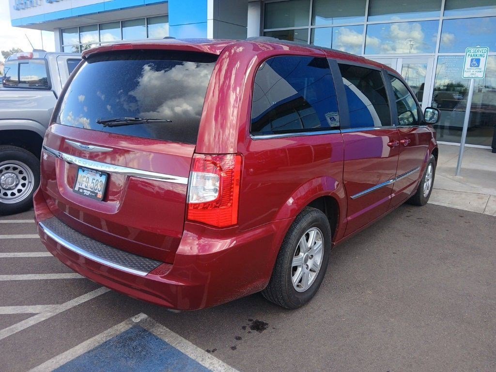 2012 Chrysler Town & Country Touring photo 2