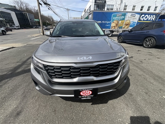 2022 Kia Seltos LX photo 2