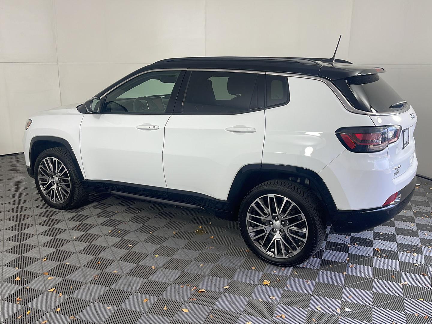 2023 Jeep Compass Limited photo 8