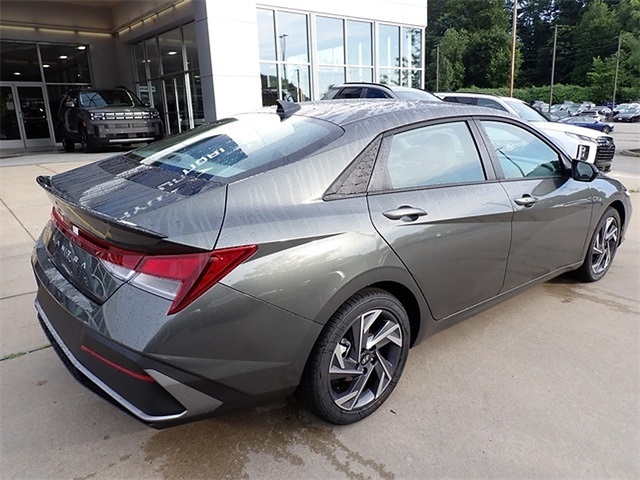 2025 Hyundai Elantra SEL Sport photo 2