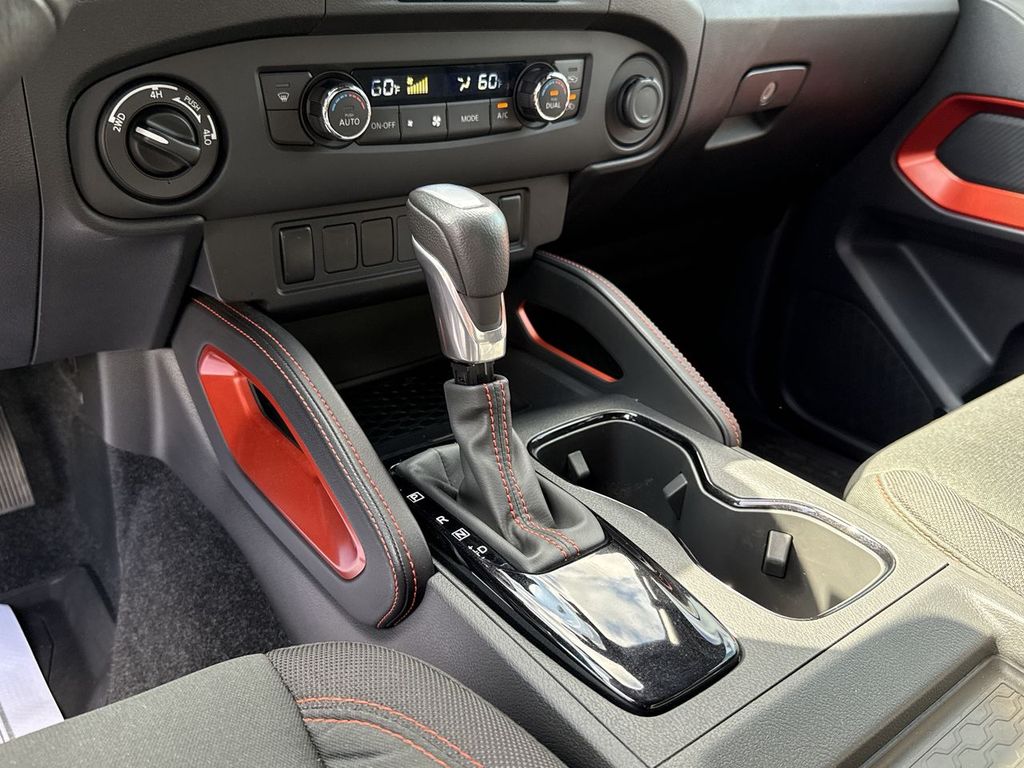 2024 Nissan Frontier PRO-4X photo 21