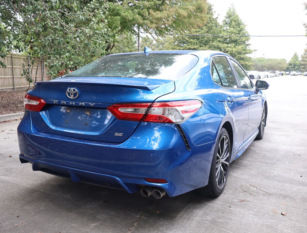 2020 Toyota Camry SE photo 3