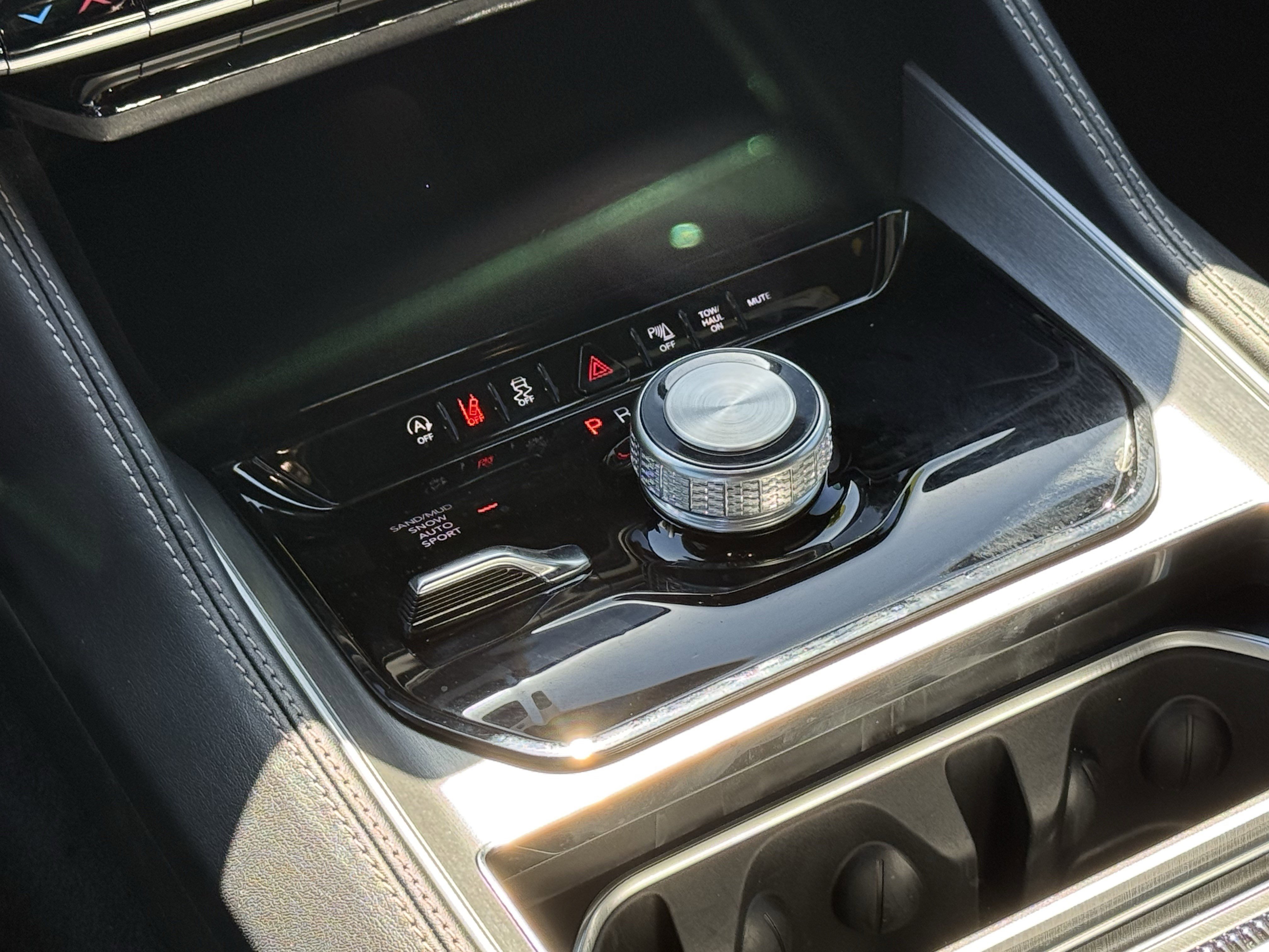 2025 Jeep Wagoneer Base photo 4