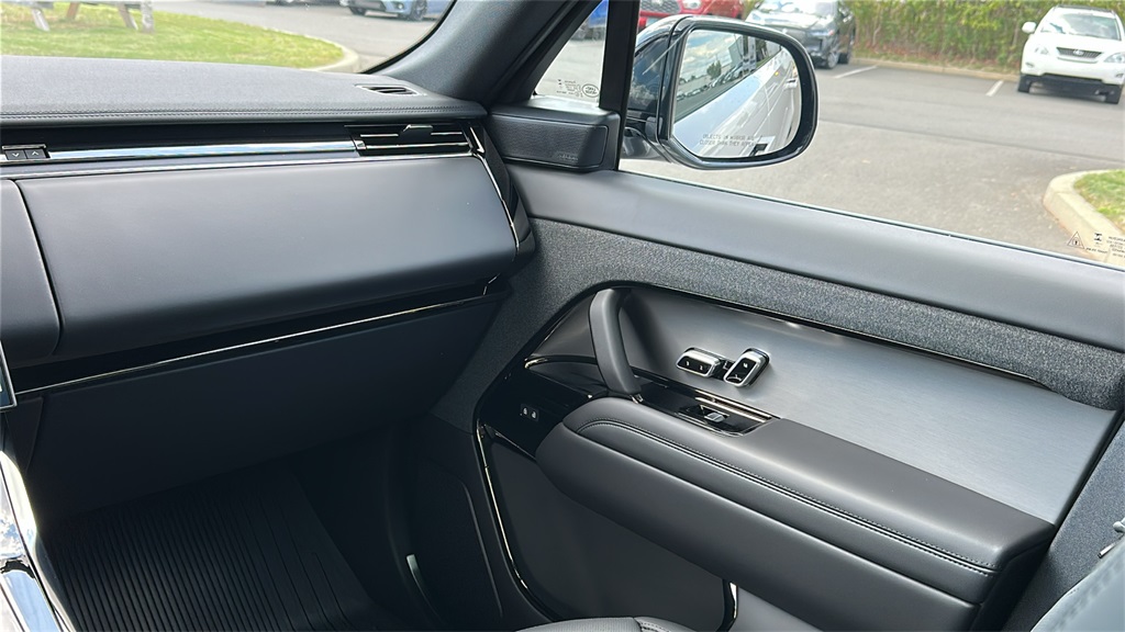 2025 Land Rover Range Rover Sport P360 SE photo 22