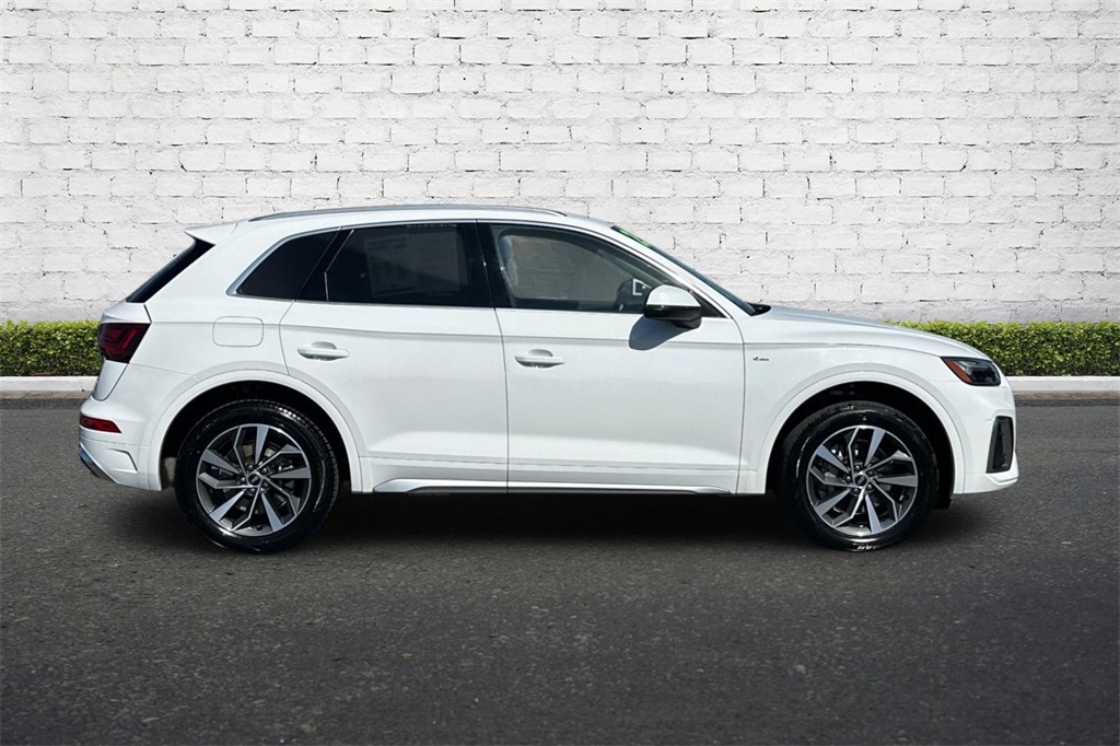 2023 Audi Q5 45 S line Premium photo 2