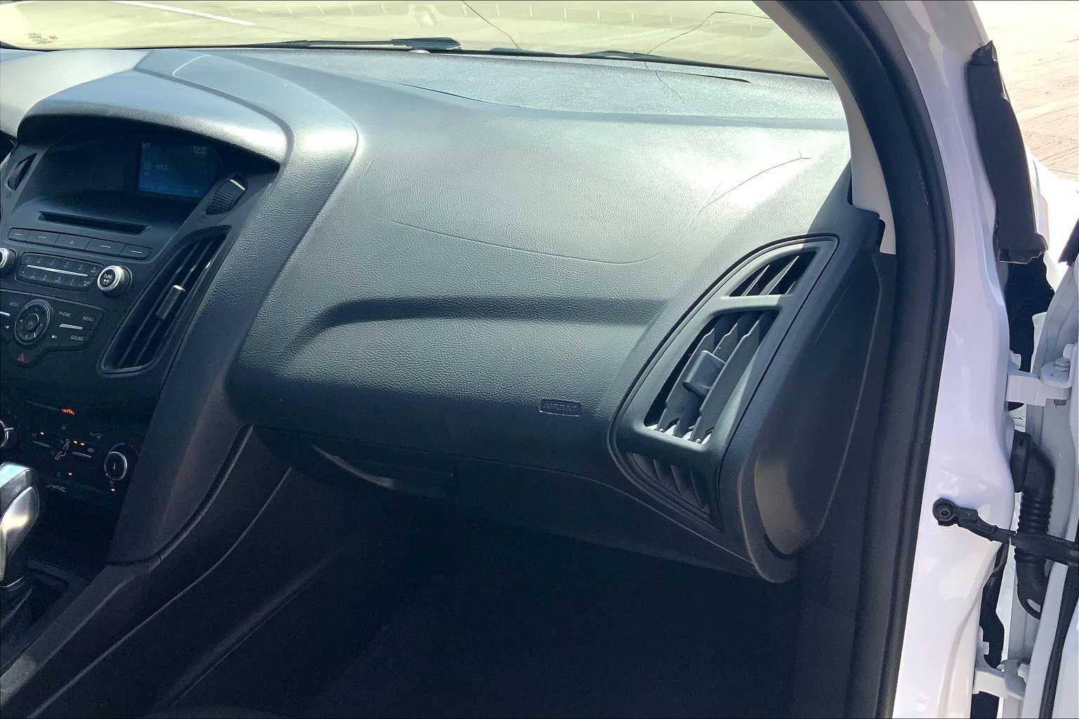2016 Ford Focus SE photo 14