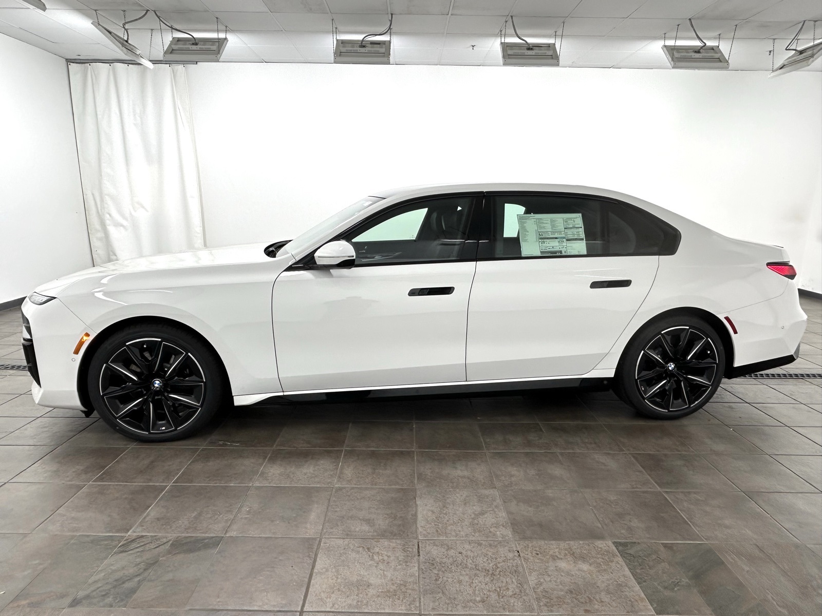 New 2025 White BMW 760i xDrive image 2