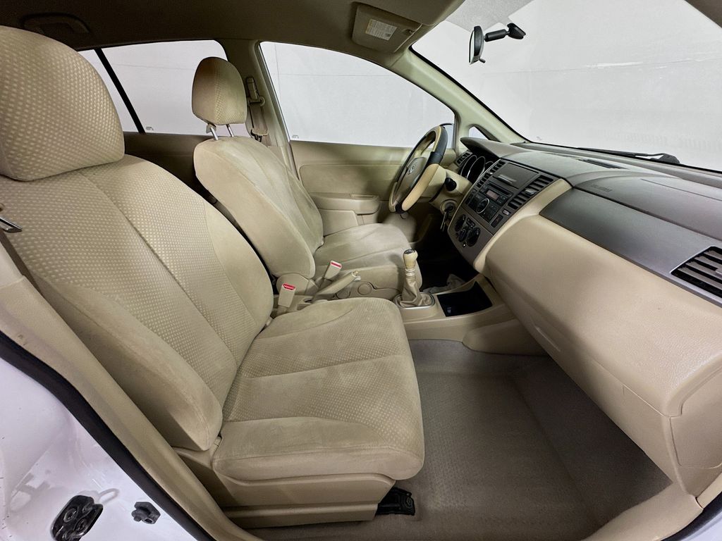 2011 Nissan Versa 1.8 S photo 27