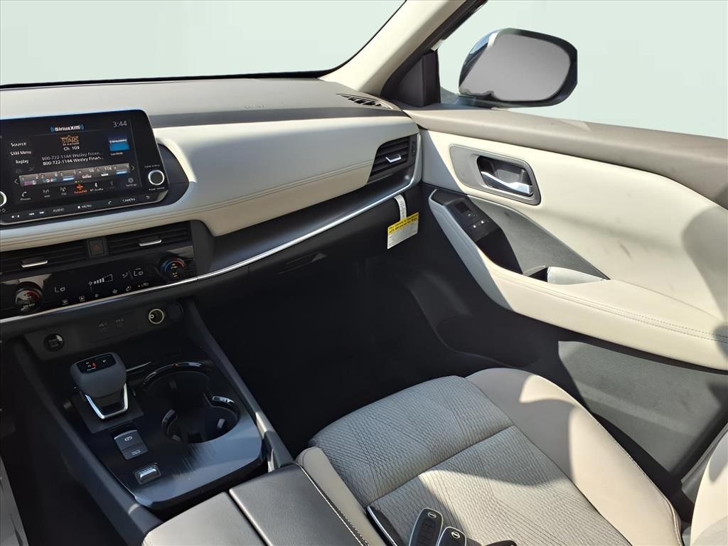 2025 Nissan Rogue SV photo 13