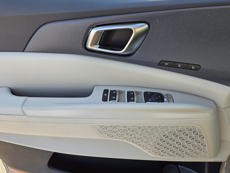 2026 Kia Carnival EX photo 8