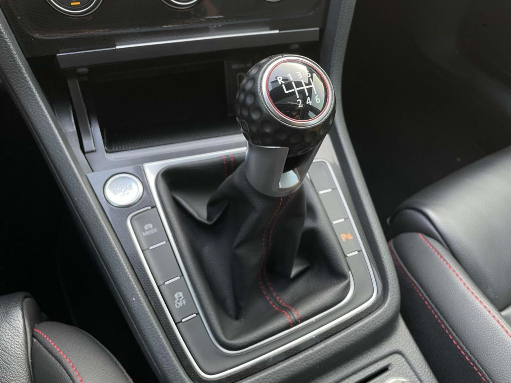 2015 Volkswagen Golf GTI Autobahn Performance photo 18