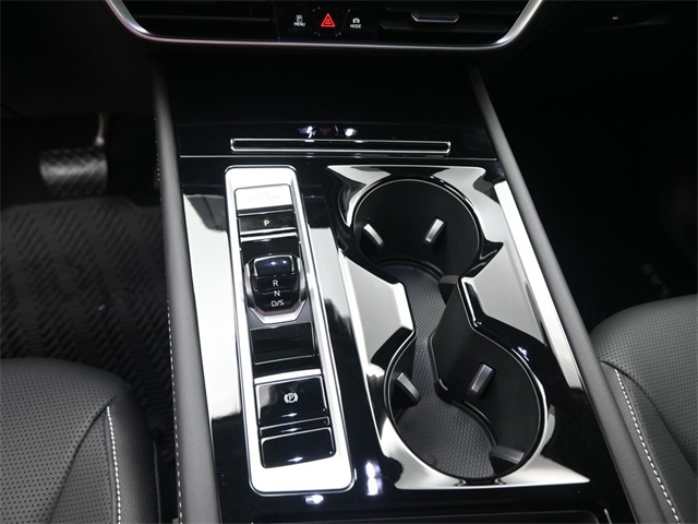 2025 Volkswagen Atlas SEL photo 4