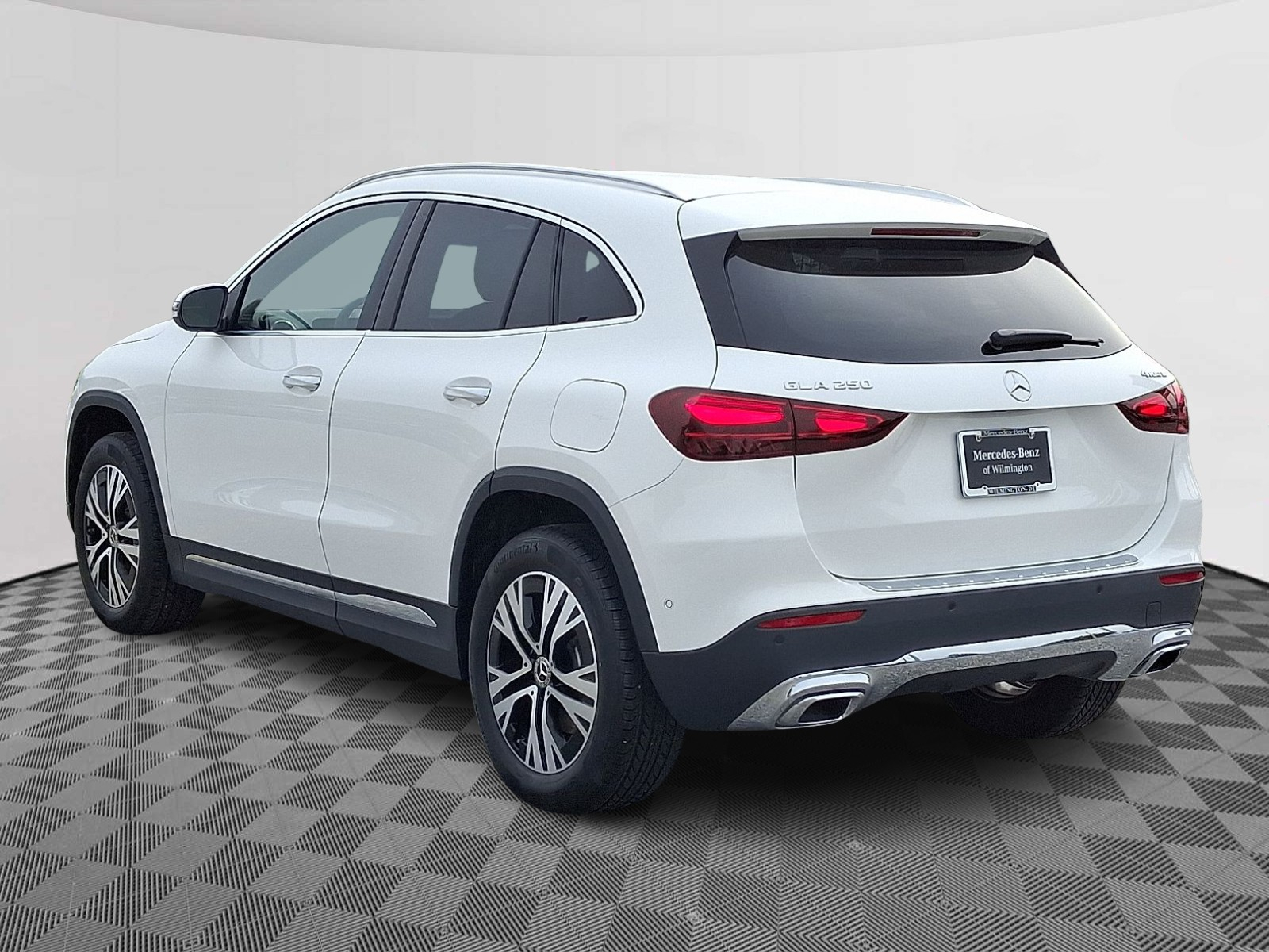 2025 Mercedes Benz GLA 250 4MATIC photo 4