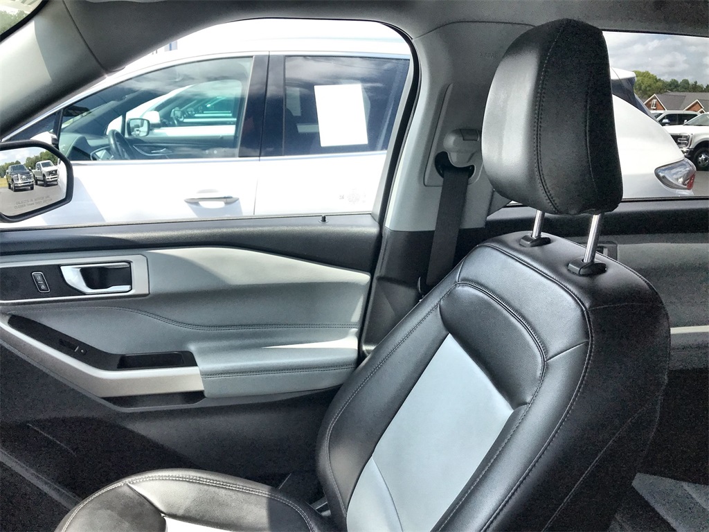 2023 Ford Explorer XLT photo 21