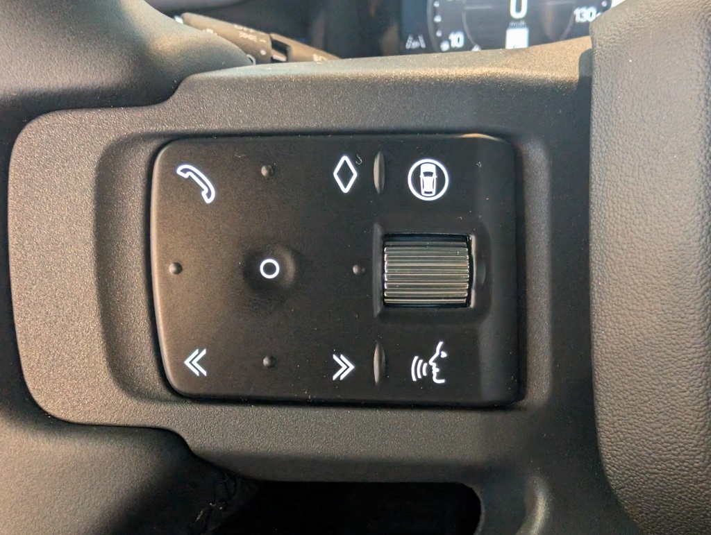 2025 Land Rover Defender 130 X-Dynamic SE photo 16