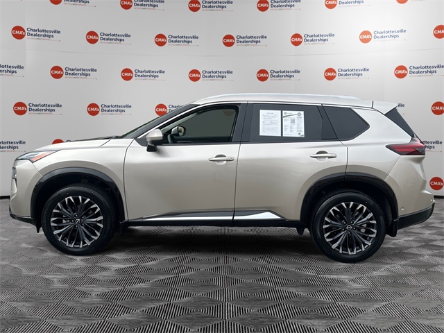 2024 Nissan Rogue Platinum photo 2