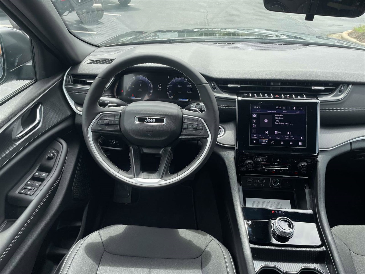 2025 Jeep Grand Cherokee Laredo photo 10